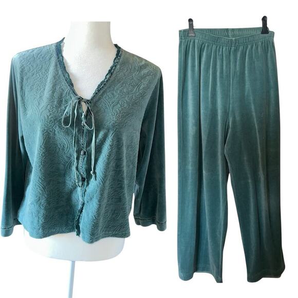 VINTAGE 1990s VICTORIAS SECRET COUNTRY SAGE
GREEN VELOUR VELVET PAJAMAS - Picture 1 of 7
